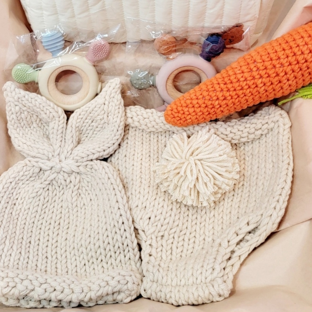 Newborn baby Easter Knit outfit and teether Gift Box